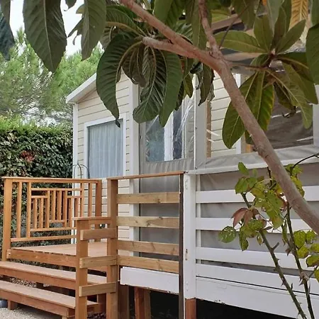 Le Panorama: Spacious Terrace With Amenities Lattes
