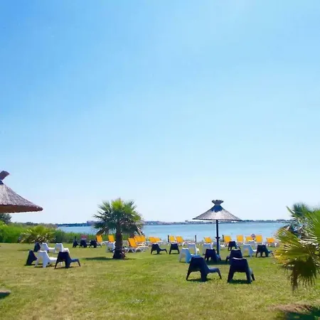Campsite Le Panorama: Spacious Terrace With Amenities Lattes