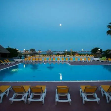 Le Panorama: Spacious Terrace With Amenities Campsite