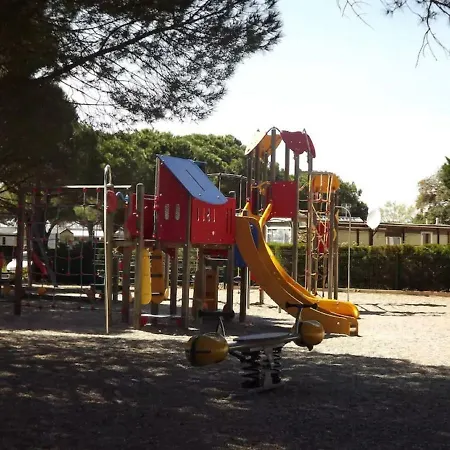Campsite Le Panorama: Spacious Terrace With Amenities Lattes
